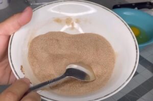 A mound of cinnamon sugar